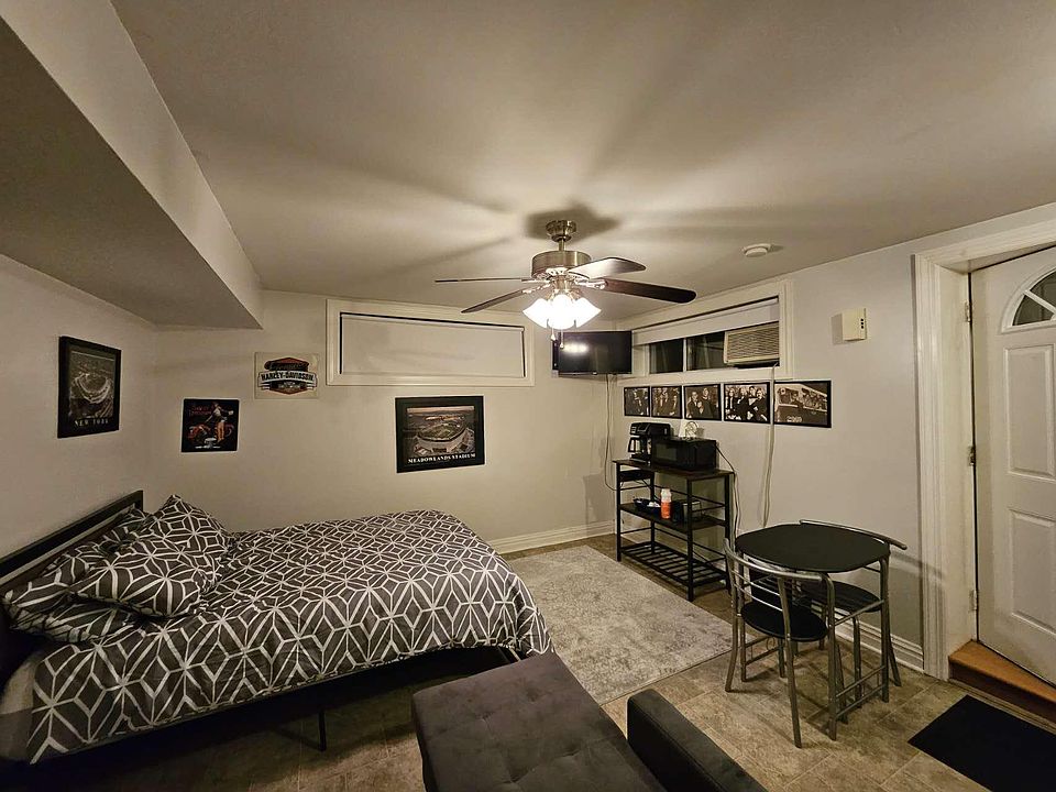 1st image of 913 Travis Ave #1