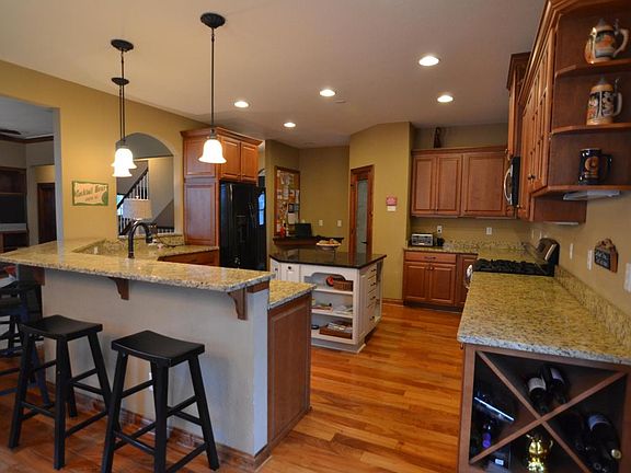 4th image of 37447 Wildwood Ln
