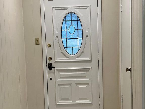 2nd image of 112 Hillcreek Dr