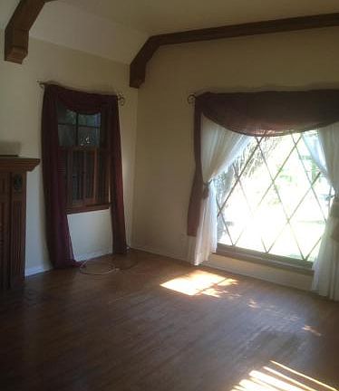 2nd image of 13142 Moorpark St