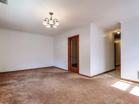3rd image of 1556 N La Salle Dr #2R