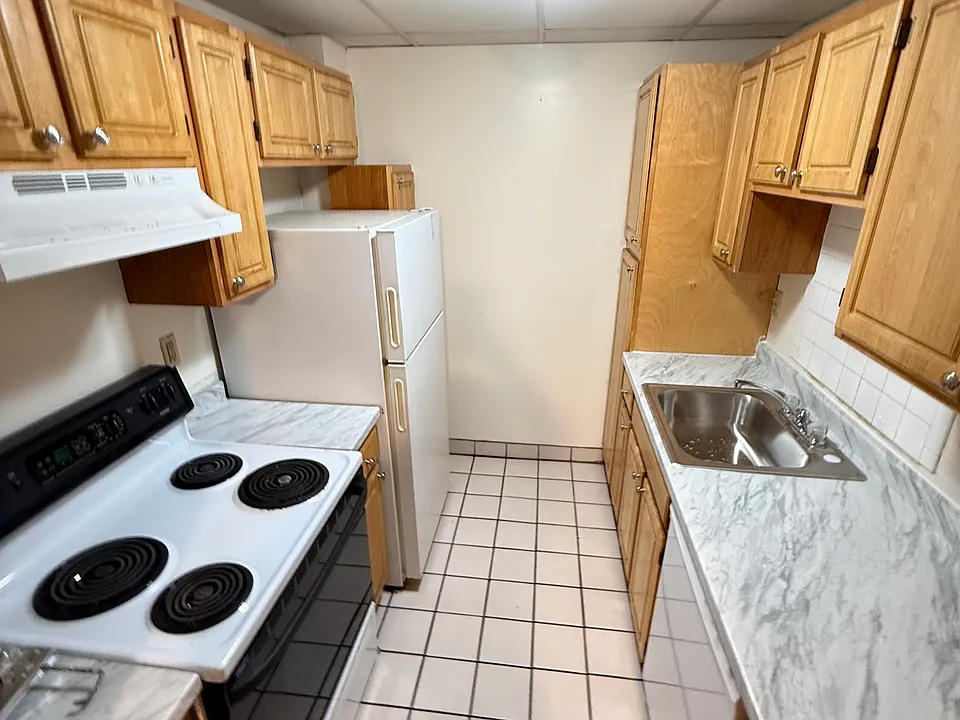 1212 Boylston St #105