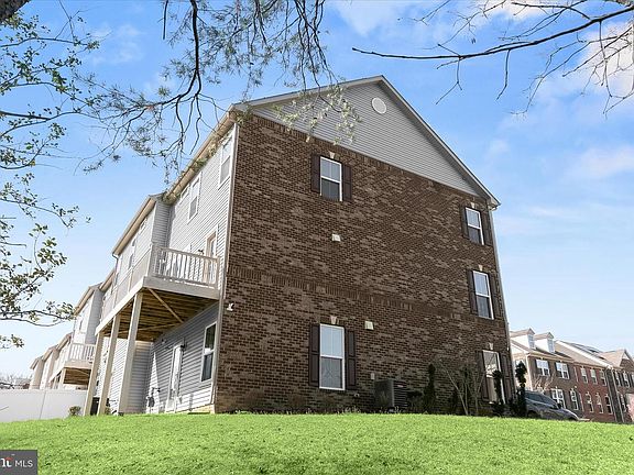3rd image of 10860 Winchester St