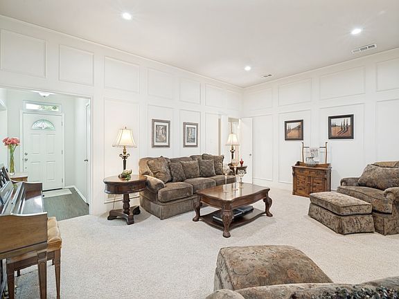 3rd image of 6810 Fawn Valley Pl