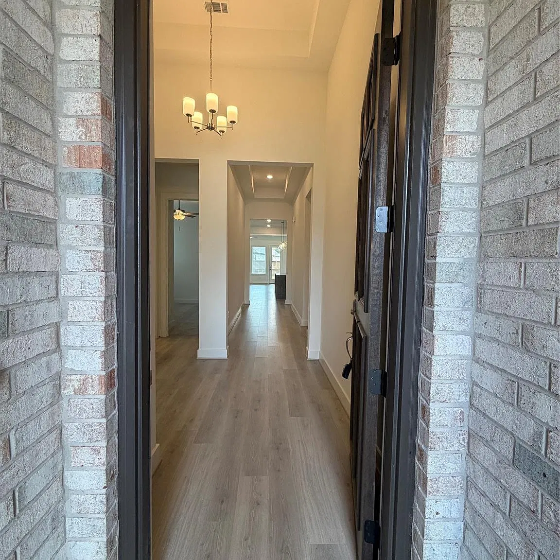 4 bed, 3.0 bath, 2400 sqft, $2,900 — Photo 3