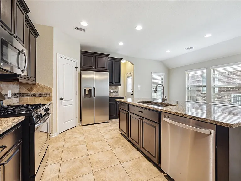 208 Morgan Isle Ln — Photo 3
