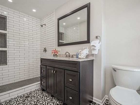 5th image of 1220 Canterbury Ln
