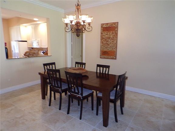 5th image of 7 Harbour Isle Dr E Unit 106