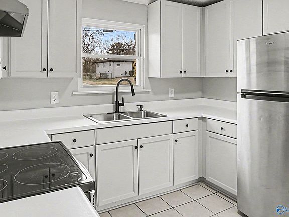 5th image of 3022 Doak Dr NW