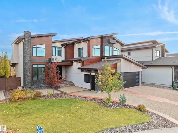 913 Wood Pl NW, Edmonton, AB T6W 3G8