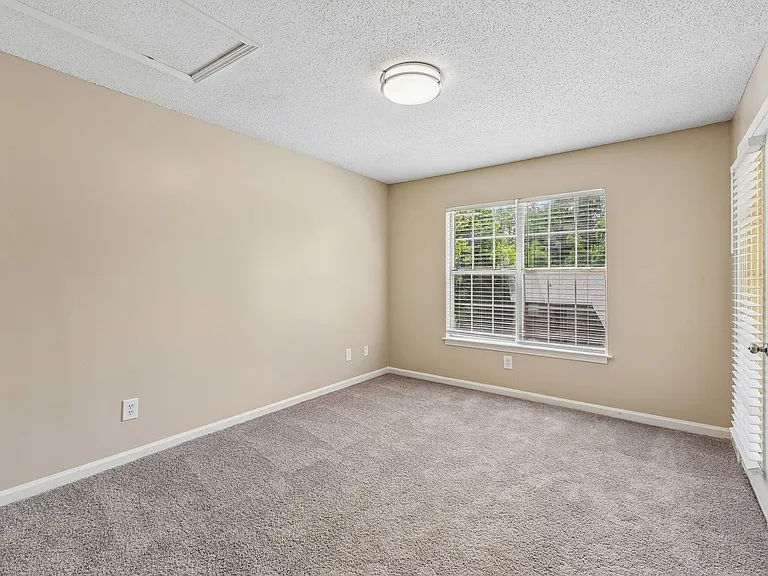 Pepper Ridge — Photo 38