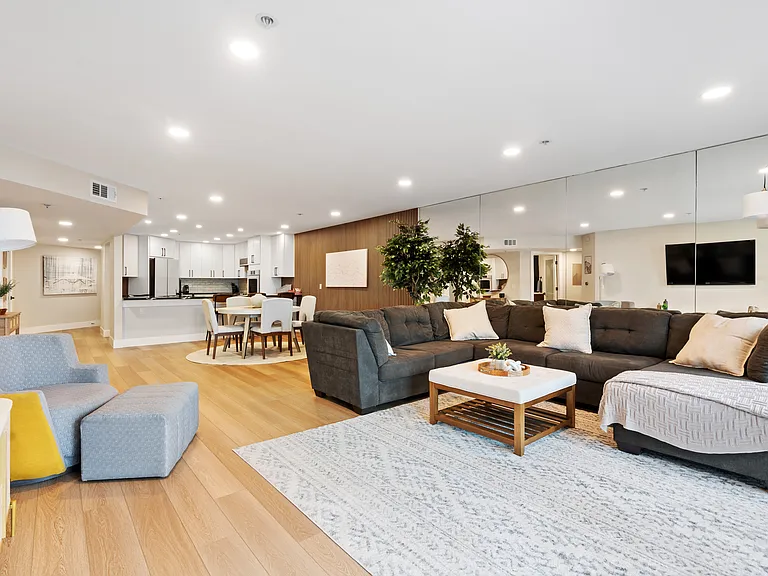 2414 Front St #16 — Photo 31