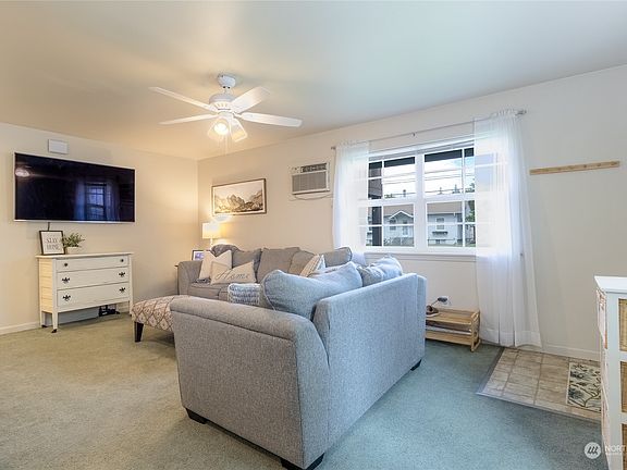 4th image of 406 SE Birch Avenue #101