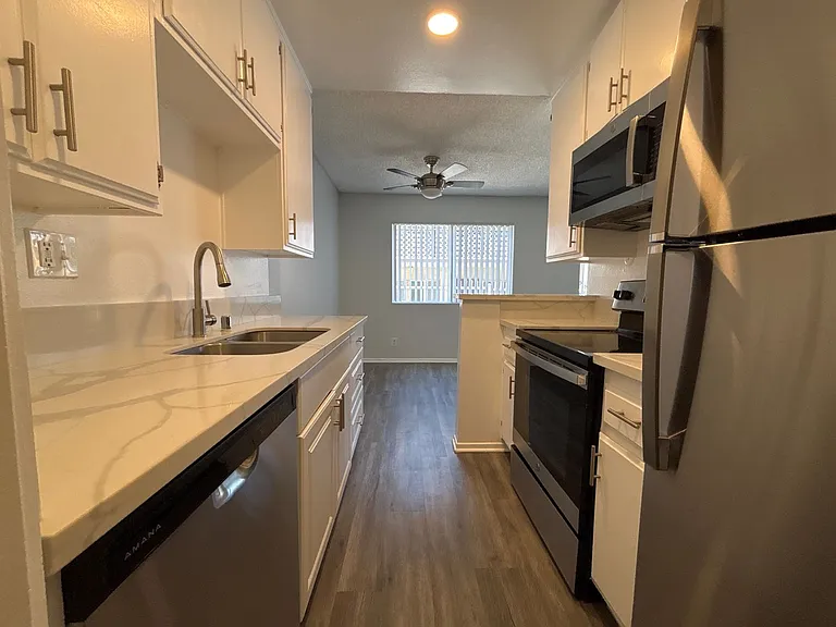 245 South Serrano Ave — Photo 26