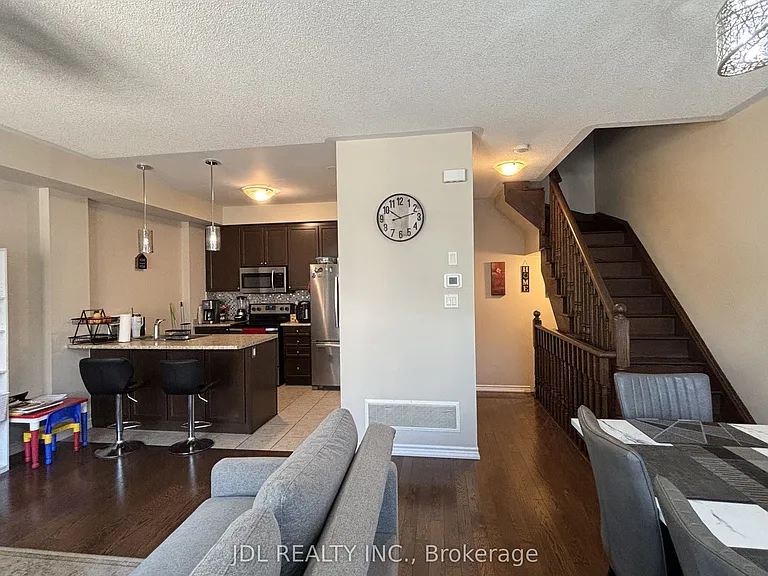 2435 Greenwich Dr #33 — Photo 11