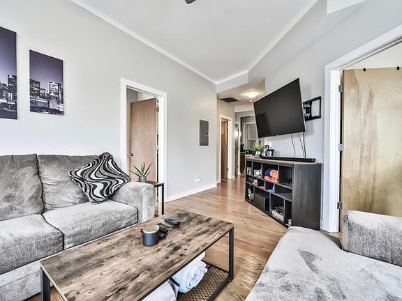 4th image of 1624 W Fullerton Ave #2