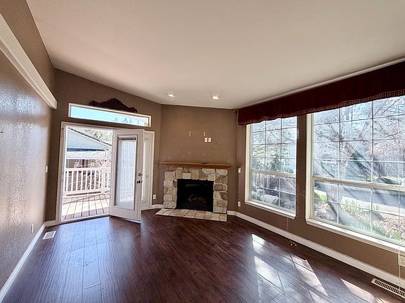 5th image of 2055 Candlelight Dr