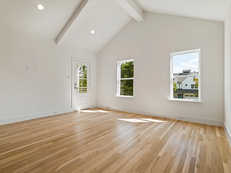 6255 Belmont Ave — Photo 31