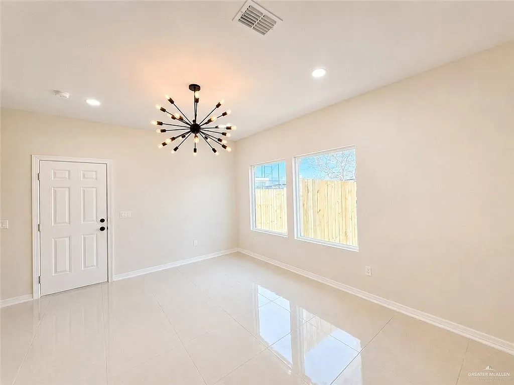 3 bed, 3.0 bath, 1376 sqft, $1,850 — Photo 3