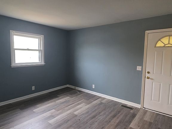 4th image of 3312 Niagara Dr #B