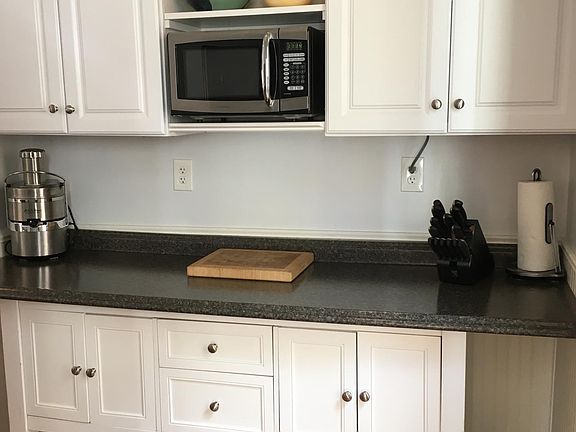 4th image of 107 Ashland Ave #1