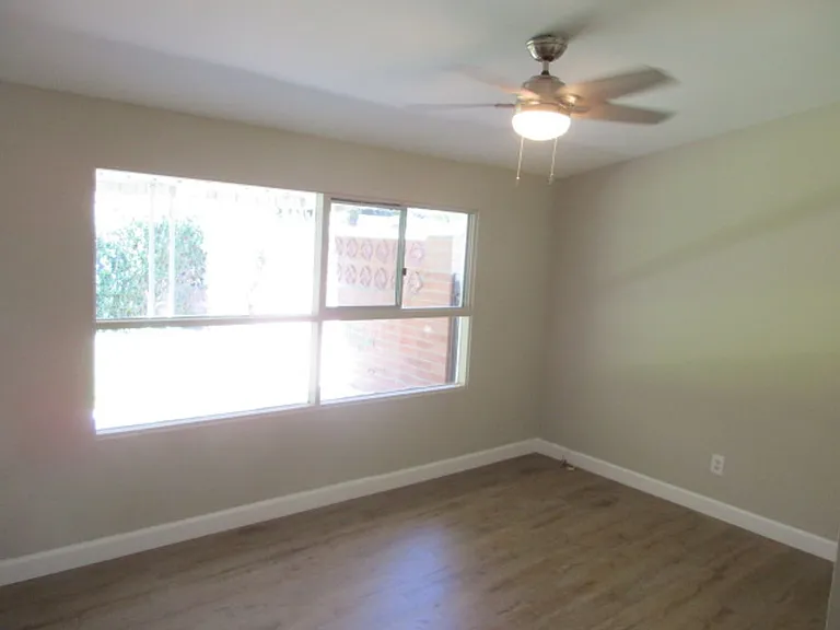 2401 Bartel St — Photo 6