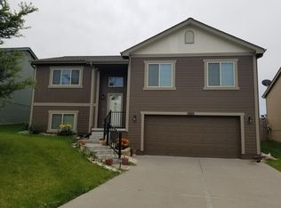 16935 Camden Ave, Omaha, NE 68116