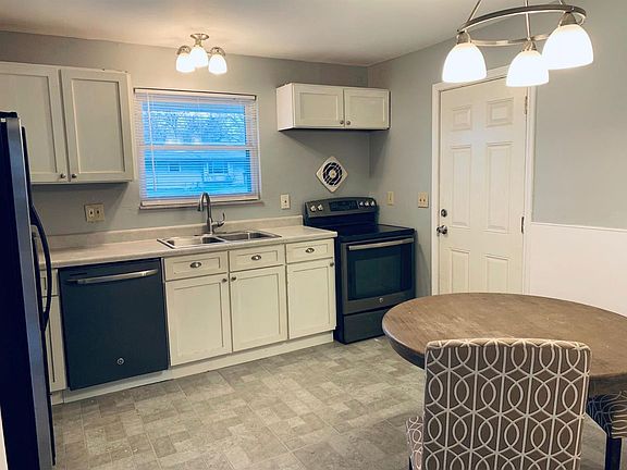 3rd image of 878 Glasgow Dr