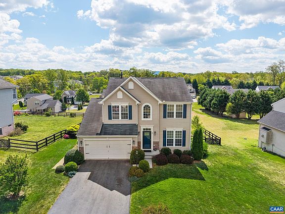 3rd image of 66 Elizabeth Dr