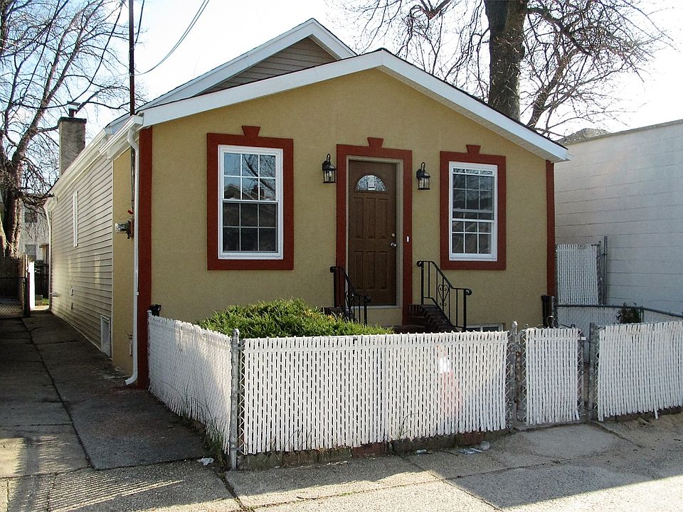 1st image of 1271 E 88th St #0