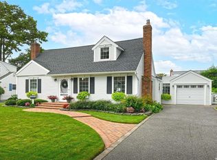 16 Cliff Rd, Merrick, NY 11566