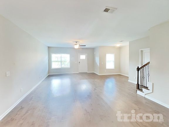 3rd image of 938 Beverly Ct