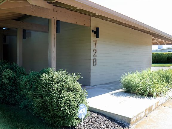 2nd image of 728 E Tamarack