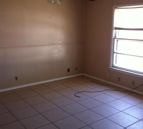 4th image of 2712 Vine St