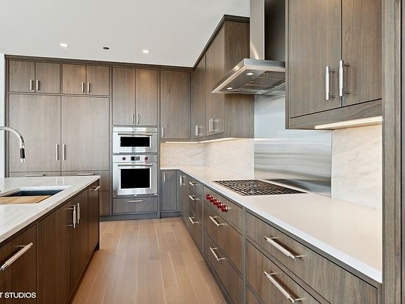 3rd image of 1550 N Clark St #401