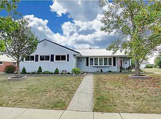 1574 Sussex Rd, Troy, OH 45373