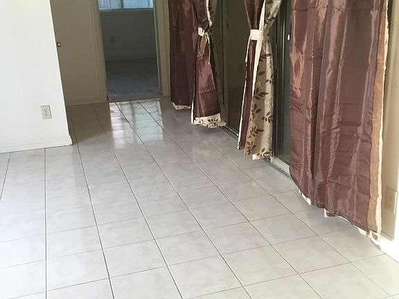3rd image of 1325 Seelert Ln