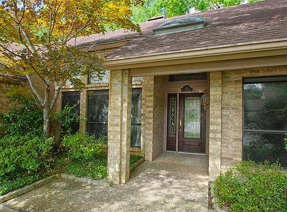 2nd image of 814 Ashford Ct