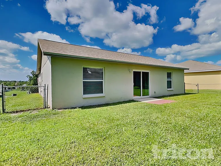 7833 Manor Dr — Photo 15