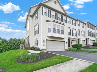2712 Hunt Club Dr, York, PA 17402