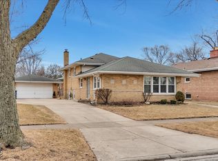 4133 W 100th St, Oak Lawn, IL 60453