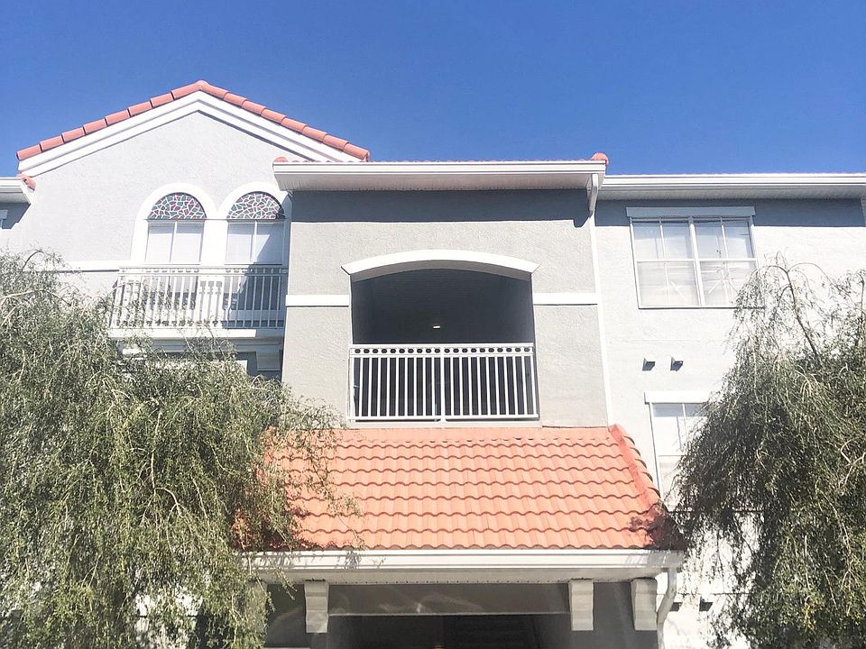 18001 Richmond Place Dr #813