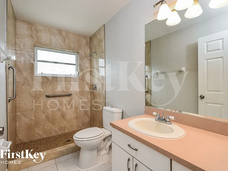 4829 SW 24th Ave — Photo 14