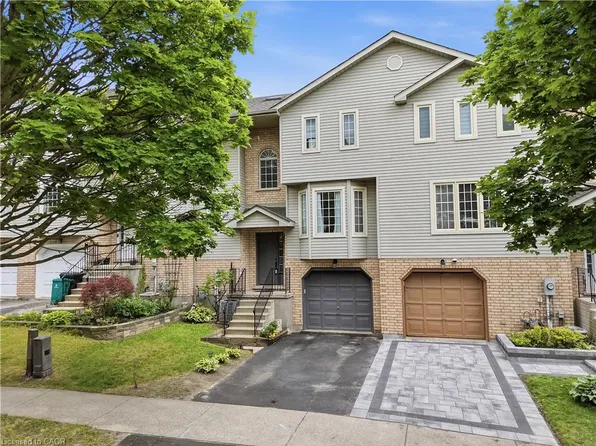 692 Grange Cres, Waterloo, ON N2T 2L8