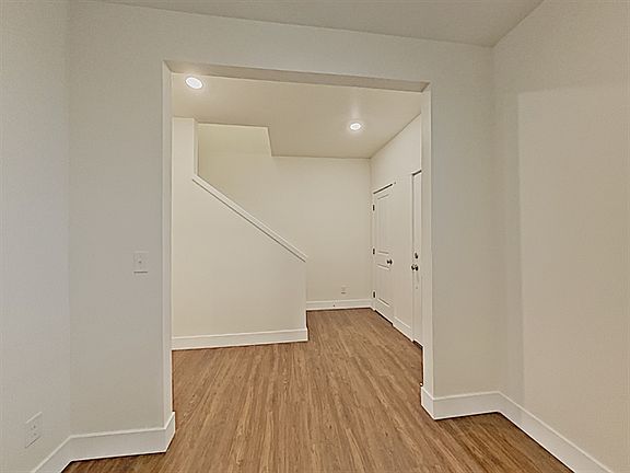 3rd image of 6917 35th St NE