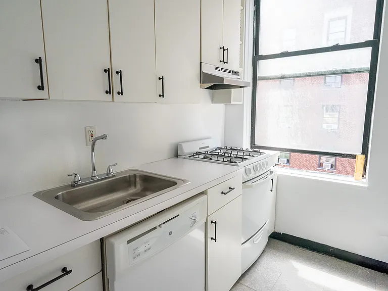 925 W End Ave #4C — Photo 5