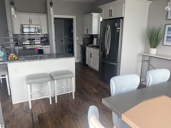 3rd image of 5223 Lone Maple Dr