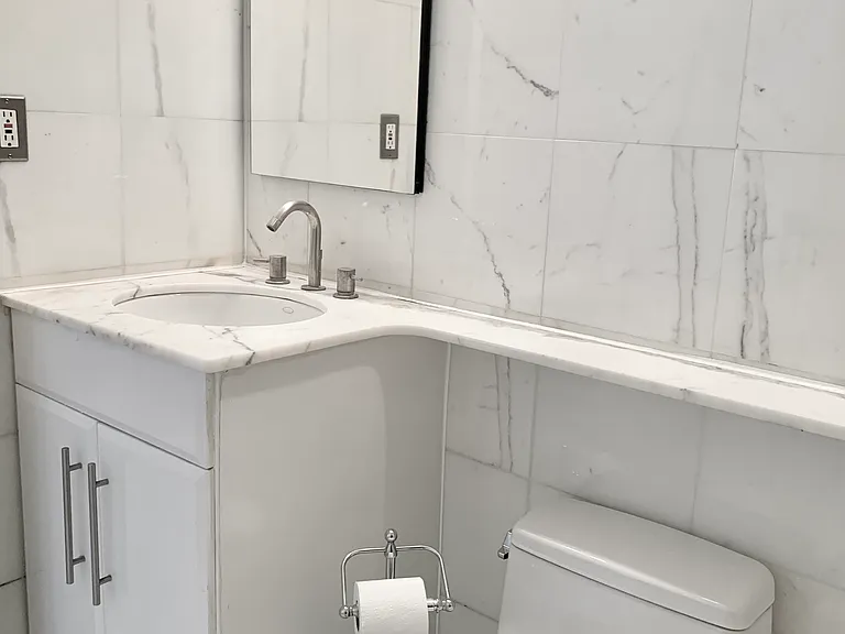 270 W 17th St #2K — Photo 8