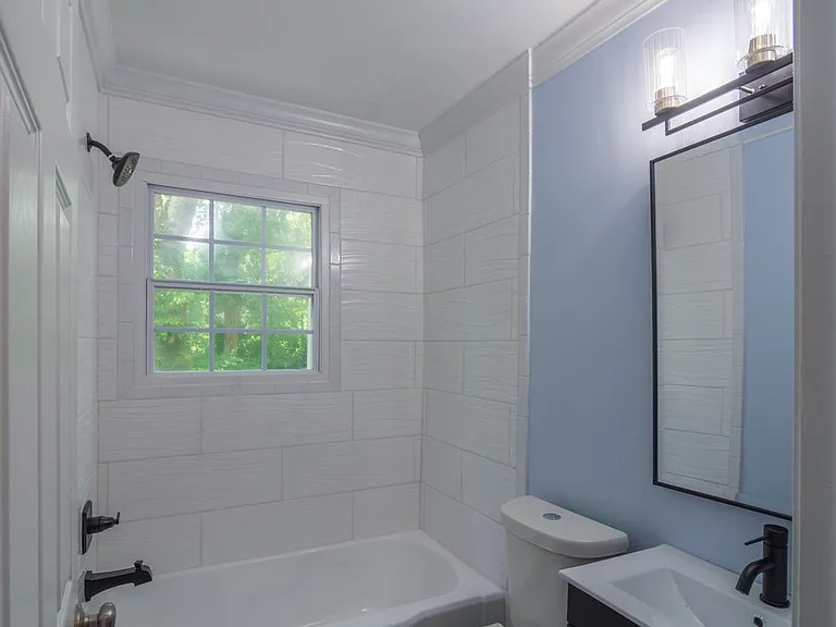 233 Kinsey Ct NE #B — Photo 3