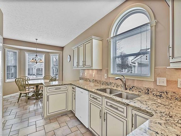 2nd image of 1443 Ledgewood Ln